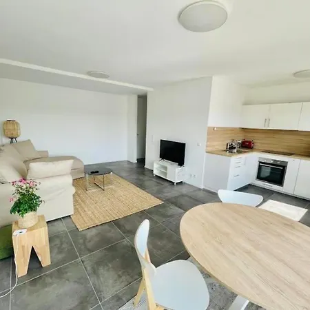 Apartman Refined 1br Retreat In *
