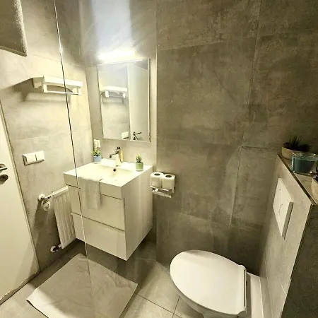 Refined 1br Retreat In