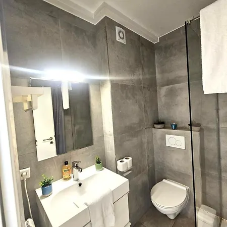 Apartman Refined 1br Retreat In *